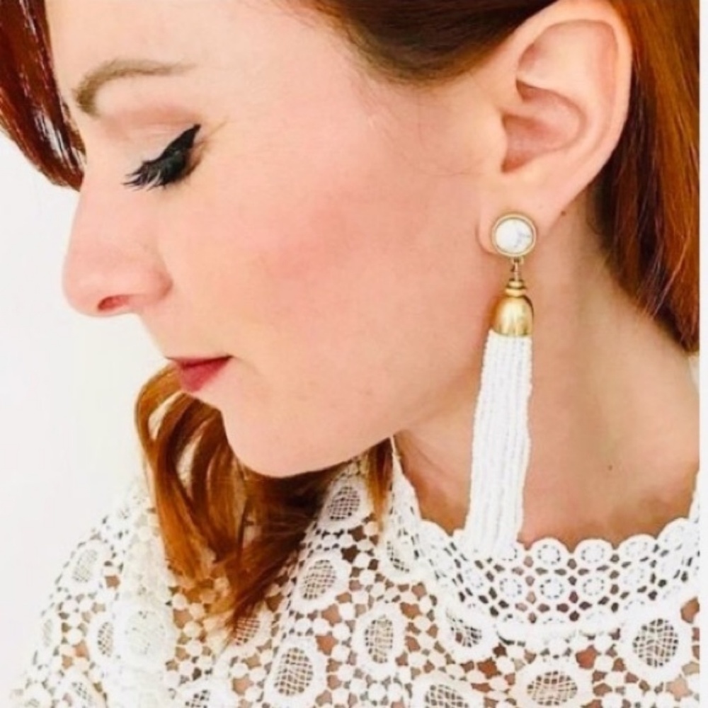 :: S&D⚜️🦢Gold+White Hand-Beaded Tassel Earrings - Picture 4 of 8